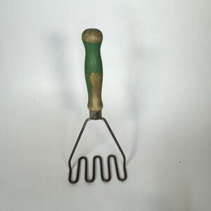 VTG Green Wooden Handle Potato Masher Farmhouse Country Kitchen Tool 1950s 9"